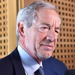 Guido Bertolaso positivo al Covid-19: “Vincerò anche questa battaglia””