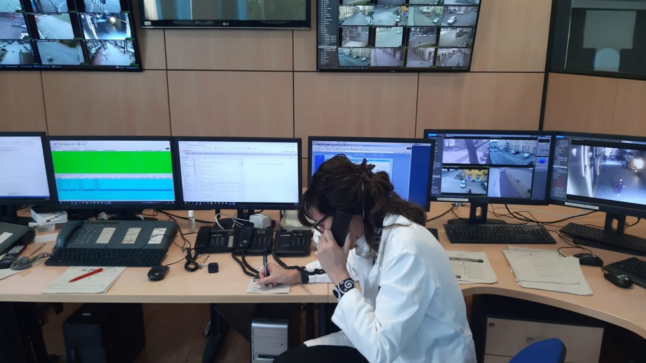 Coronavirus e anziani: a Pavia per gli over 70 la spesa e i farmaci arrivano a domicilio