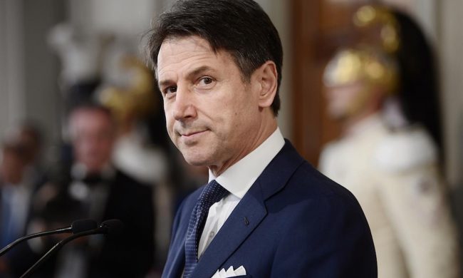 Coronavirus, il nuovo decreto: nel dettaglio chi chiude e chi resta aperto