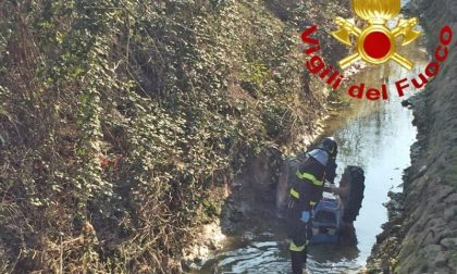 Si ribalta con il trattore all'interno di un canale, 22enne in codice rosso FOTO