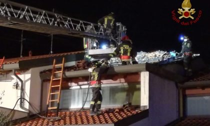 Lomello, a fuoco tetto di abitazione: incendio domato in due ore FOTO