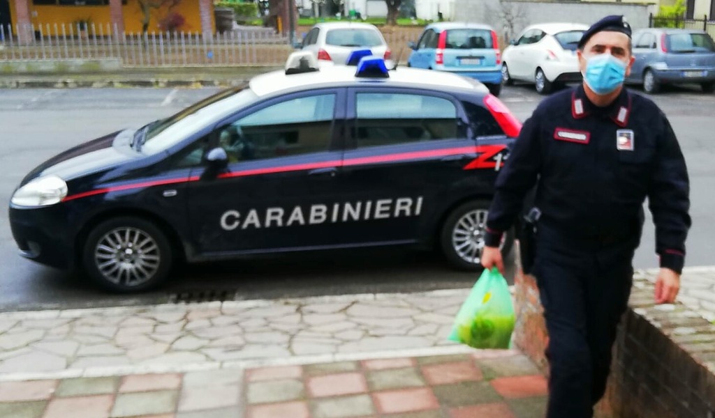 Controlli, ma anche assistenza alla popolazione: i Carabinieri consegnano medicinali salvavita a 58enne