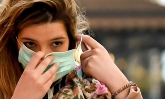 Mascherine gratuite in farmacia, Federfarma: “Non arriveranno prima di fine settimana prossima”