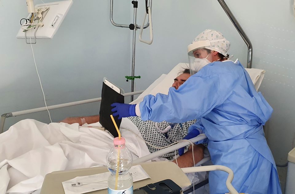 Coronavirus, videochiamate in reparto per mantenere i contatti con la famiglia