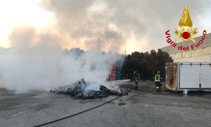 Incendio in ditta a Villanterio, arrivano i Vigili del Fuoco FOTO