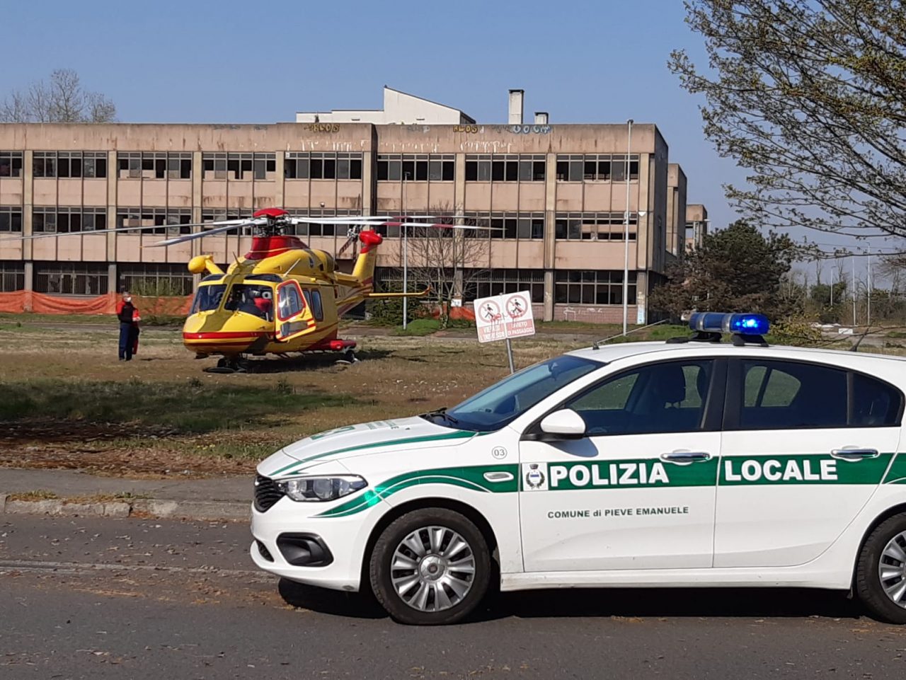 Donna 60enne si ustiona gravemente in casa: trasportata in elisoccorso al Niguarda