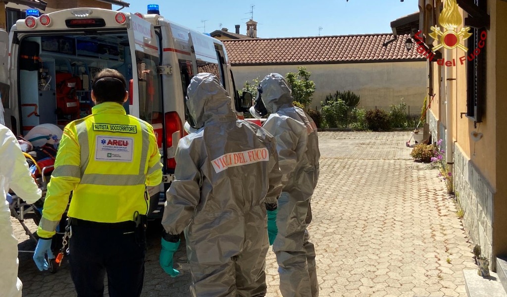 Non risponde alle chiamate, trovato privo di conoscenza in casa FOTO