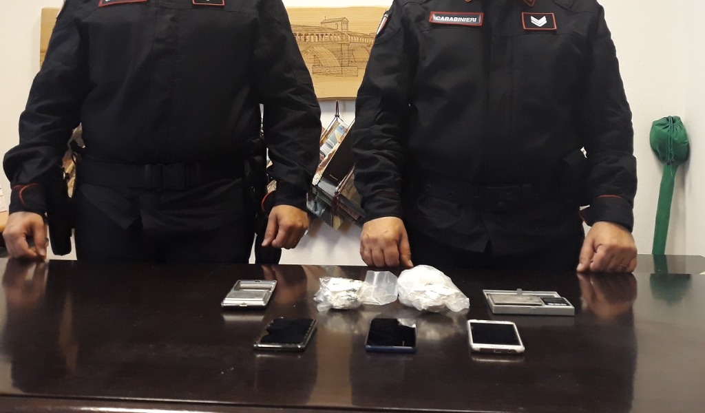 A bordo di auto a noleggio con la “coca” in tasca: arrestati