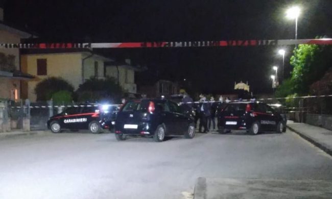 Terribile femminicidio in Lombardia: ammazza la moglie davanti ai figli