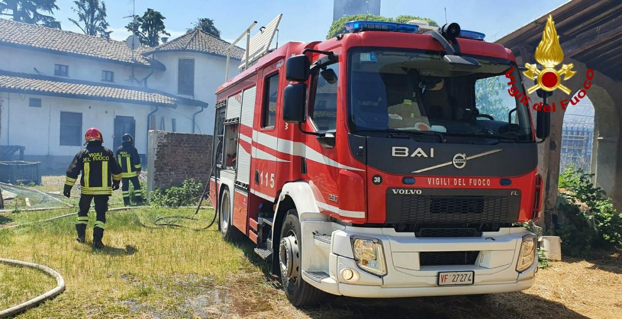 Villanova: a fuoco un’abitazione rurale, l’abitante salvo perché era uscito FOTO