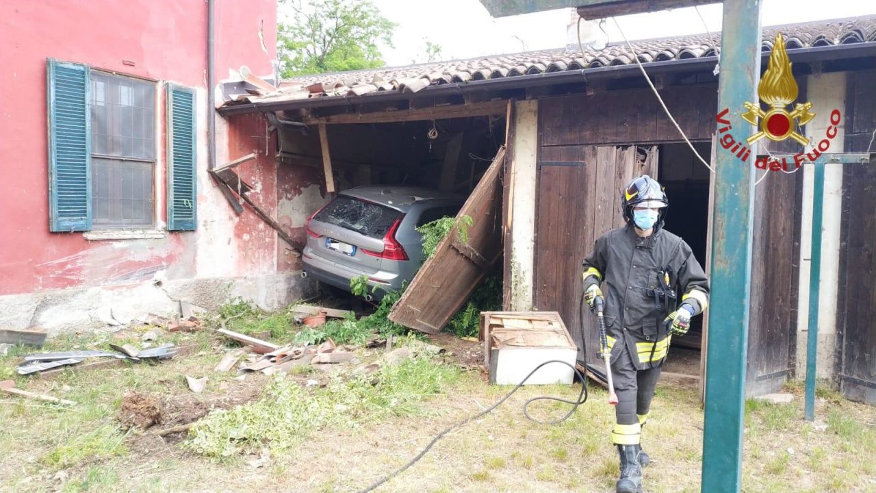 Schianto contro un muro: 65enne perde la vita a Bereguardo FOTO