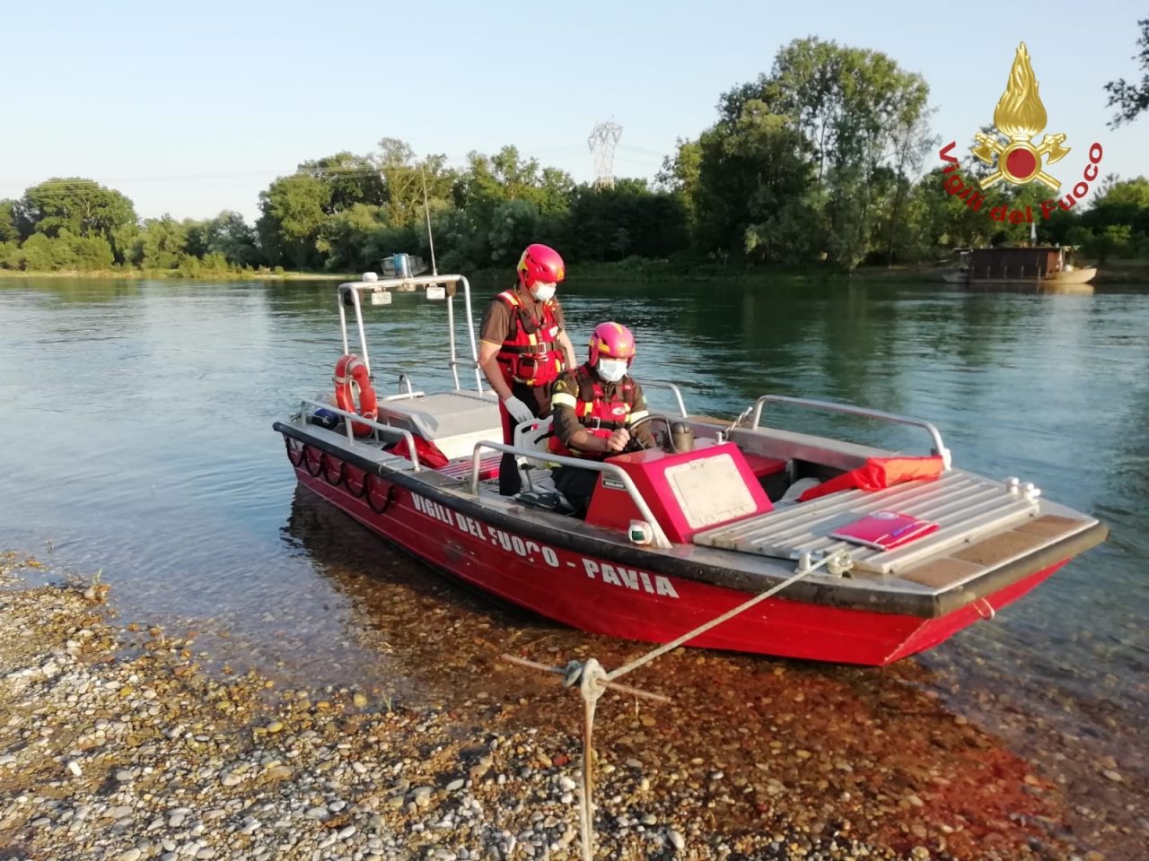 14enne si ferisce ad un piede sul Ticino, soccorso da imbarcazione dei Vigili del Fuoco FOTO