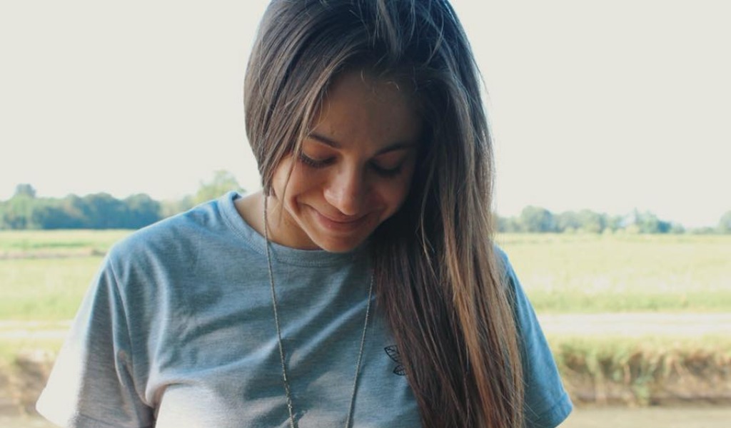 Con lo scooter contro un camion: il sorriso di Arianna si è spento per sempre