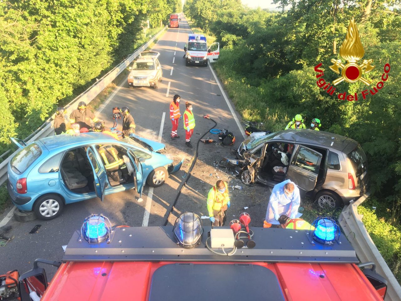Schianto frontale sulla via Emilia: tre feriti in modo grave FOTO