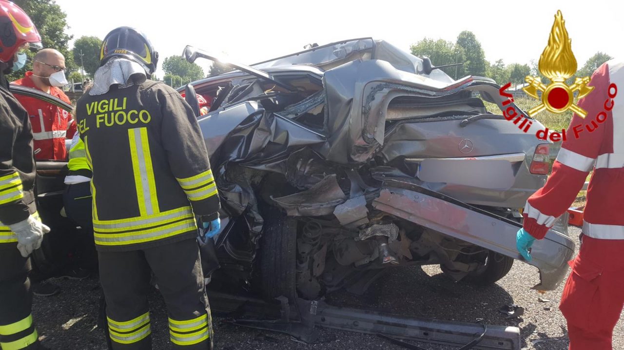 Incidente stradale in autostrada, sulla A1 atterra l’elisoccorso FOTO