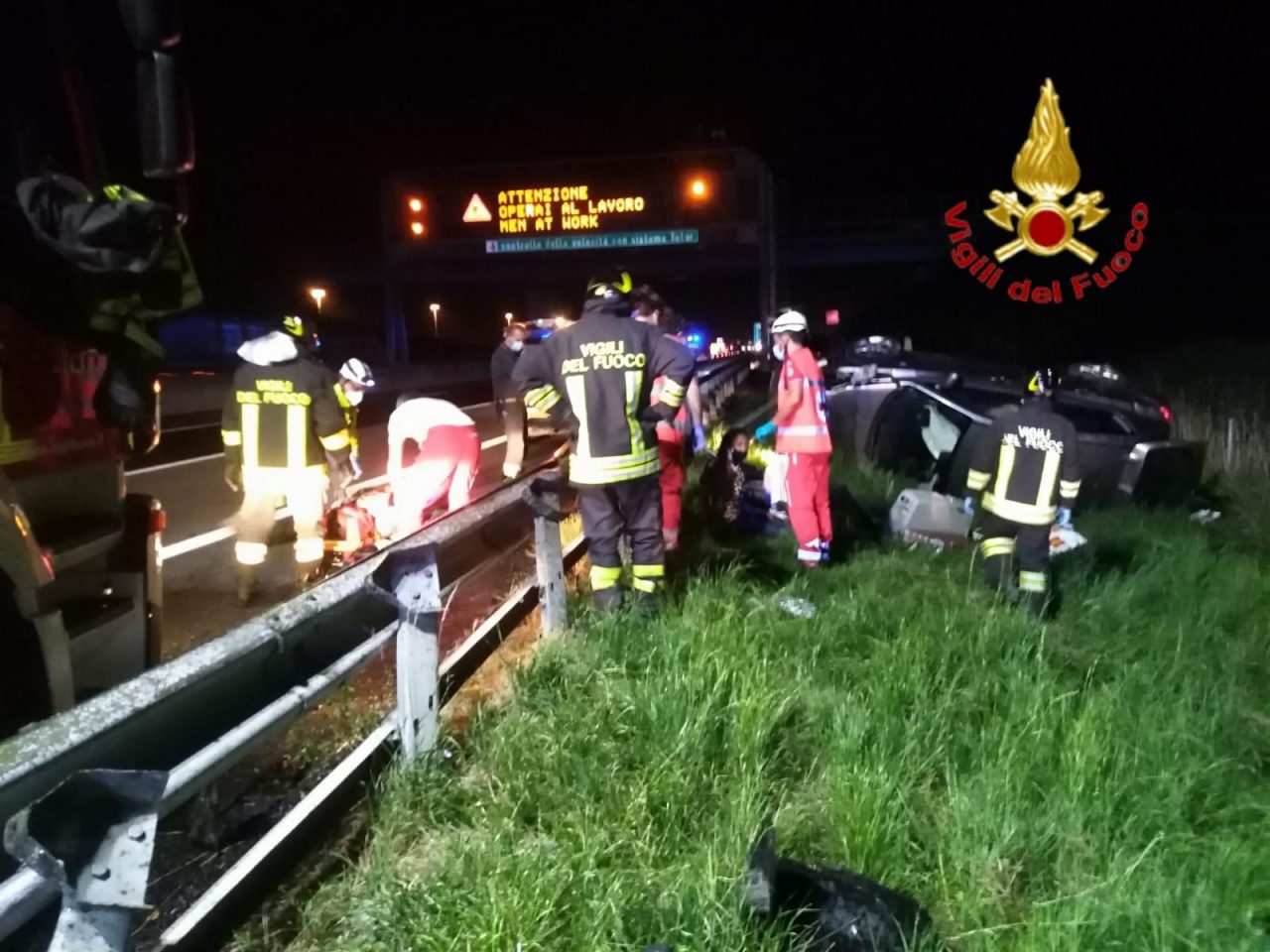 Auto fuori strada in A1: tre feriti in serie condizioni FOTO
