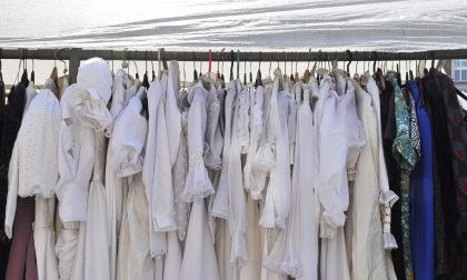 Mercati feriali: sospesa la vendita di capi d'abbigliamento e calzature usati