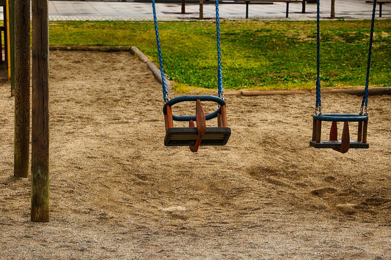 Le aree giochi per bambini restano chiuse, Fracassi: “Verrò criticato, ma la salute dei Pavesi conta più della mia immagine”
