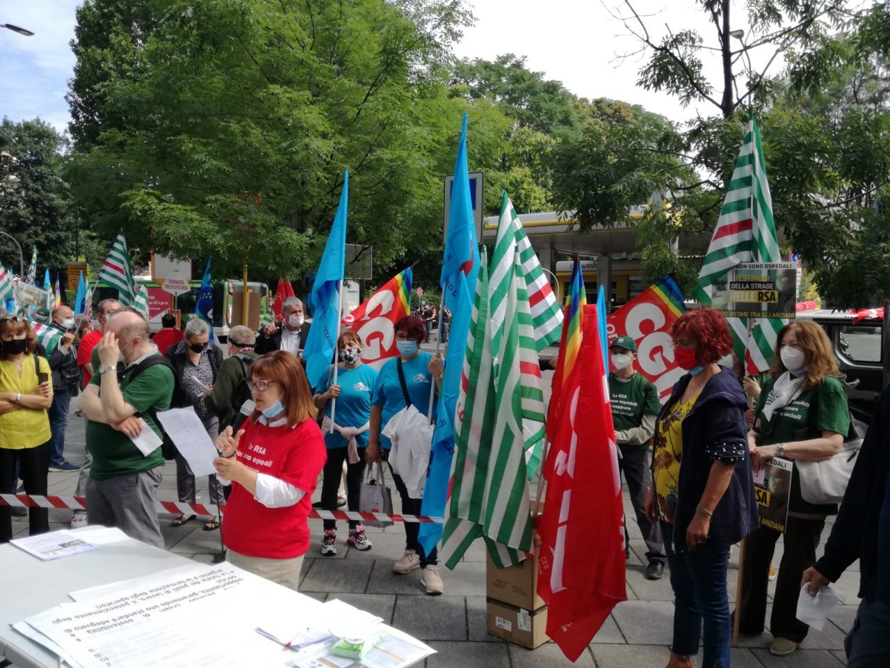 “Strage nelle Rsa”: i sindacati sono scesi in piazza per denunciare FOTO