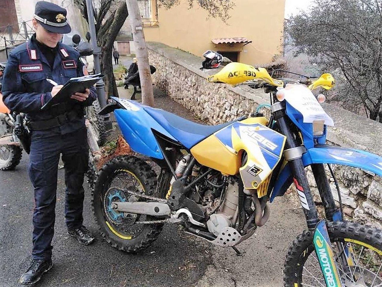 Sfrecciavano sulle strade agro-pastorali e in zone vietate: sanzioni a 30 motociclisti