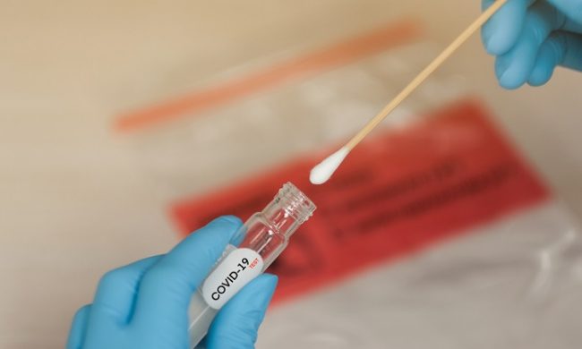 Tamponi: nessuno screening preventivo per il rientro a scuola dopo le festività