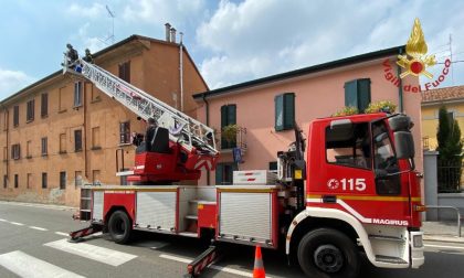 Pavia: cadono calcinacci e colpiscono un uomo, portato in ospedale