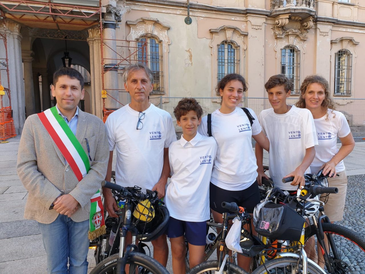 “Vento lento”, il tour in bici per promuovere la mobilità sostenibile fa tappa a Pavia