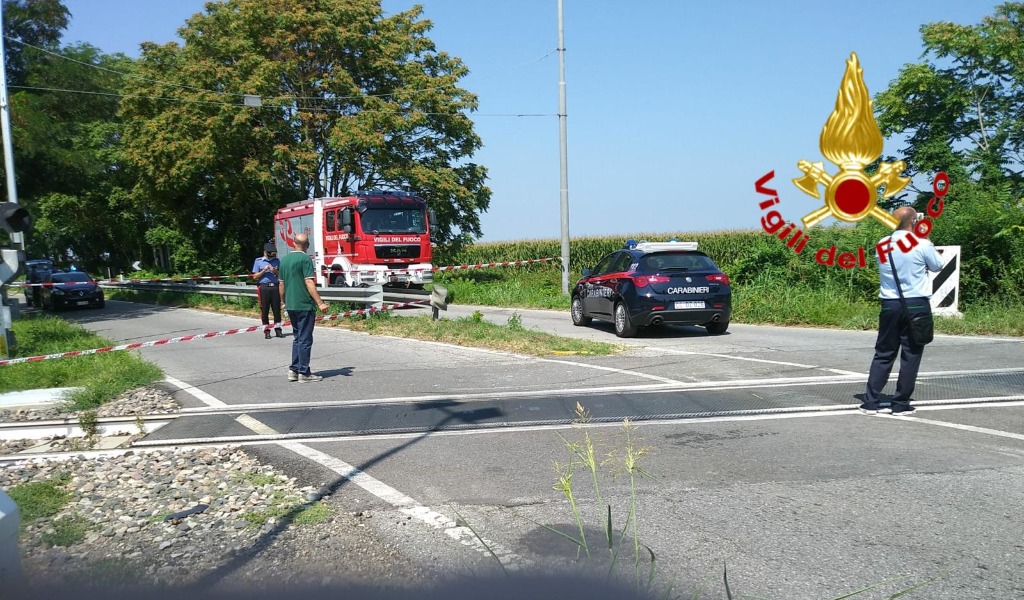 Ferragosto di sangue: 34enne alla guida di un’auto investita da un treno