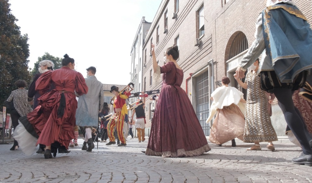 98 giorni: in Centro Storico il “rito artistico di riapertura” del Teatro Fraschini FOTO