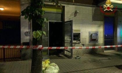 Fanno esplodere il bancomat nella notte: gravi danni all'ufficio postale