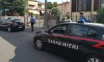 Agguato a famiglia in auto: rapinati sotto la minaccia della pistola