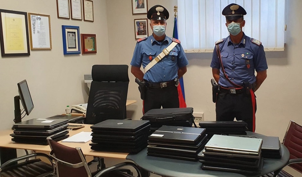 Ladri di computer all’Istituto Dante di Voghera: “beccati” da agente fuori servizio