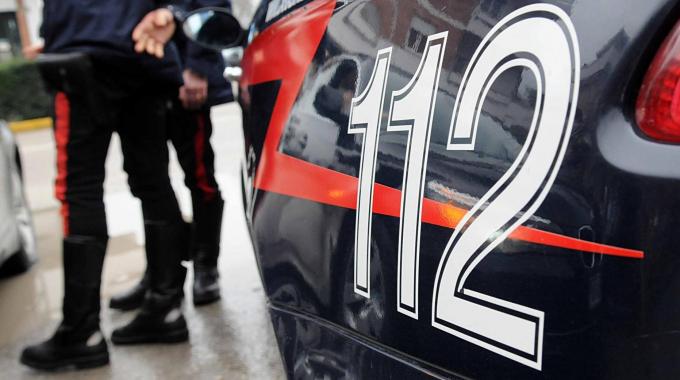 Sorprende un ladro all’interno dell’officina: tentava di rubare le auto in riparazione