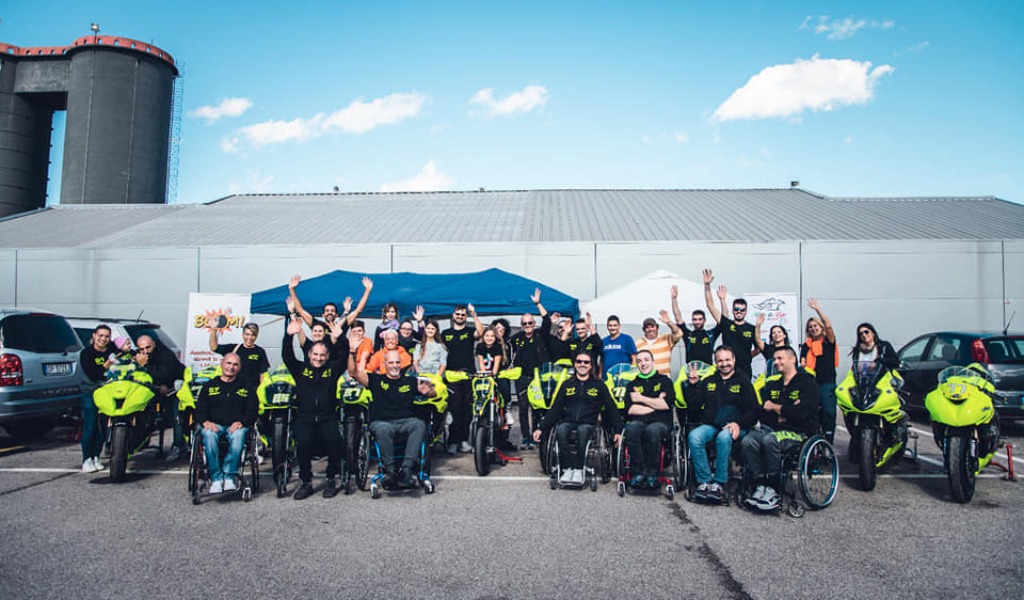 In moto oltre le disabilità: “Ride to life” porta in pista centauri paraplegici FOTO