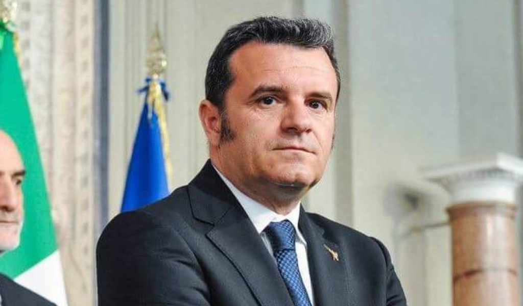 Il coprifuoco non piace all’ex ministro Centinaio “Alle 23 scendo in strada e vediamo se mi arrestano”