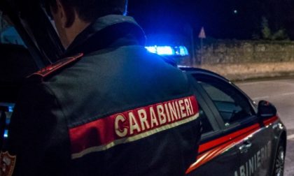Lanciano sassi dal finestrino e tentato di scappare all'alt dei Carabinieri: tre giovani nei guai