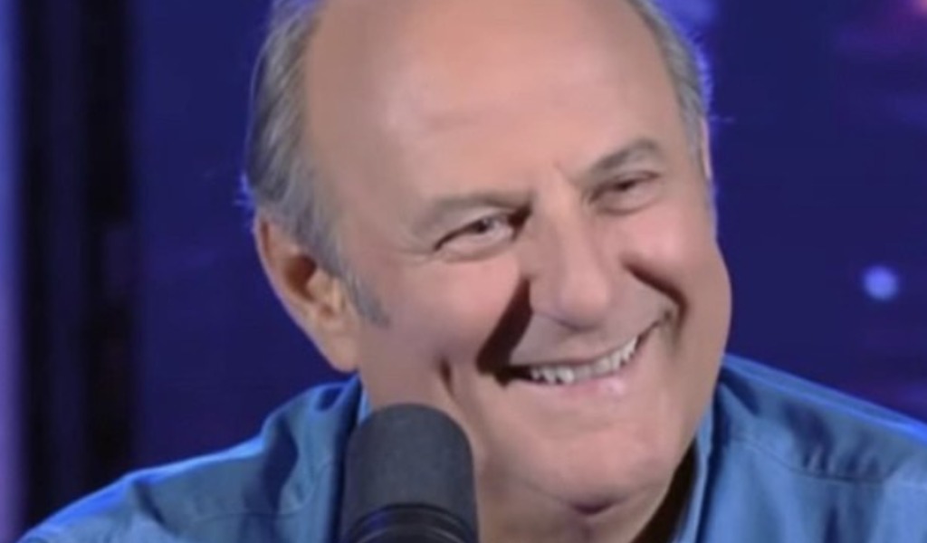 Migliorano le condizioni di Gerry Scotti dopo l’annuncio della sua positività al Covid