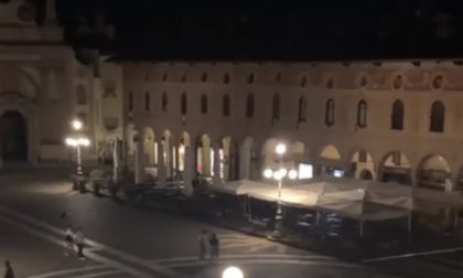 I locali chiudono a mezzanotte: i carabinieri vigilano per evitare assembramenti