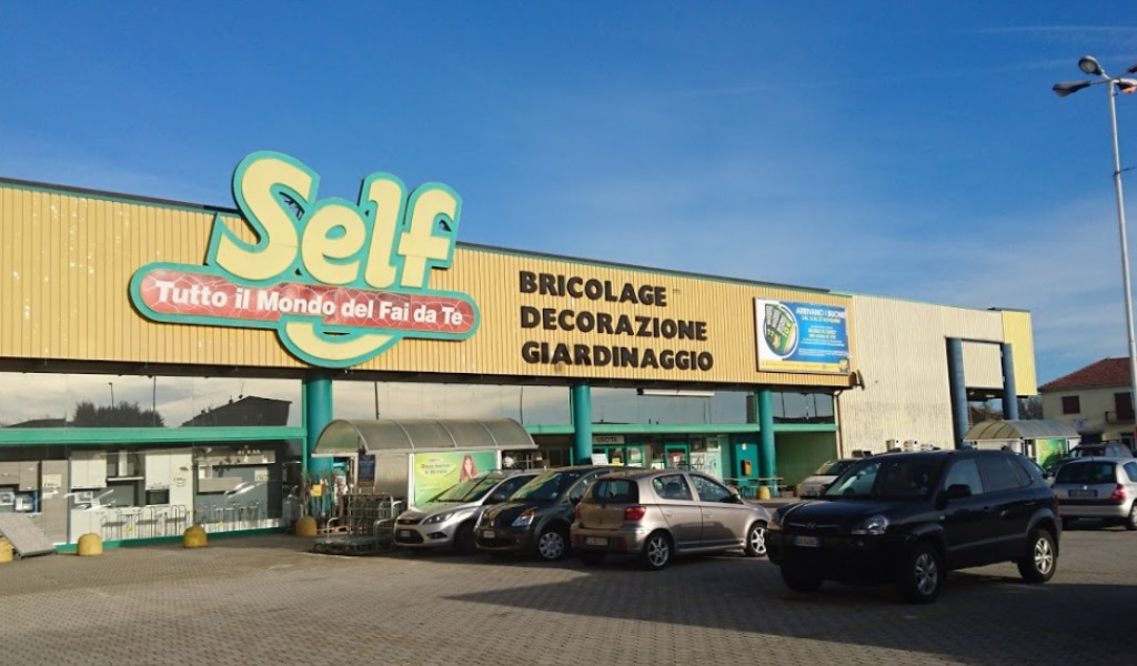 Ruba utensili al supermercato: la direttrice lo insegue facendolo catturare