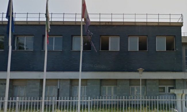 Bulli rapinano un 15enne all’uscita da scuola per un paio di sneakers