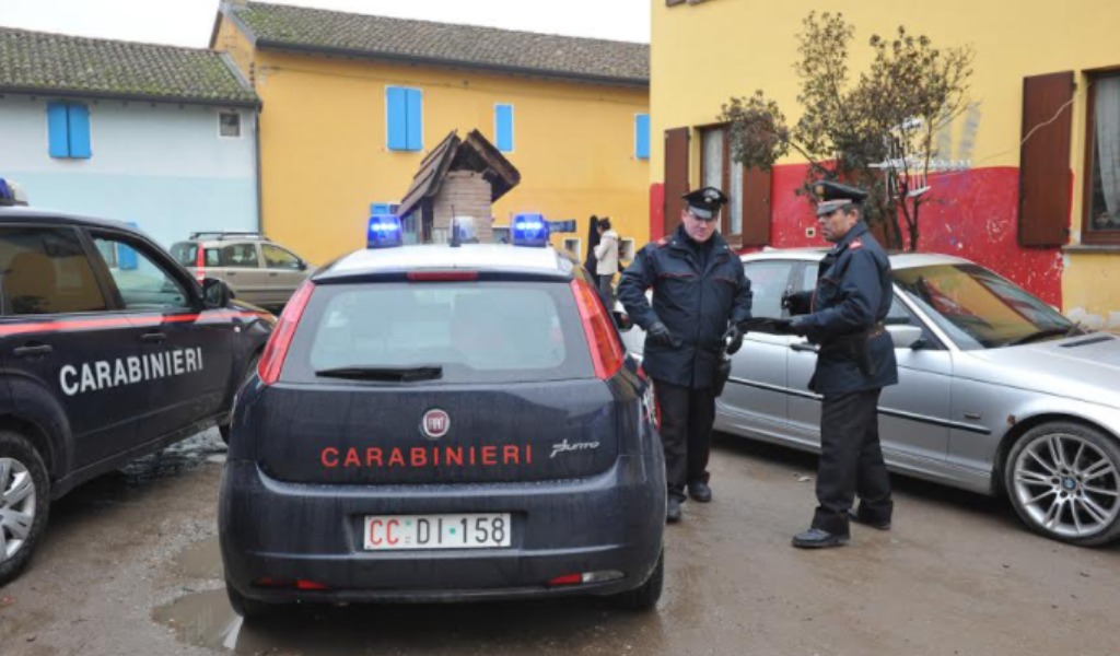 Tentano di estorcergli denaro, lui si oppone e parte la spedizione punitiva: 6 denunciati