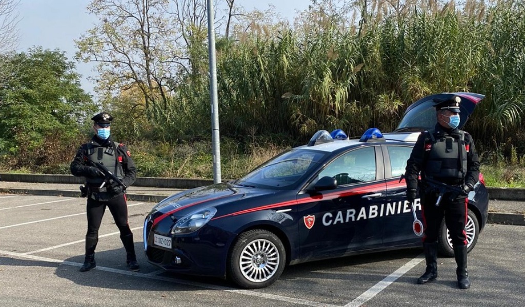 Ubriachezza molesta e maltrattamenti in famiglia: 3 persone denunciate