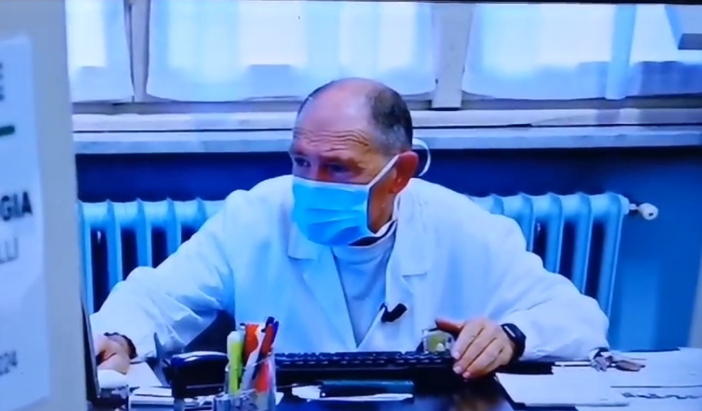 Medico pensionato contagiato dal Covid: guarito, rimette (gratis) il camice