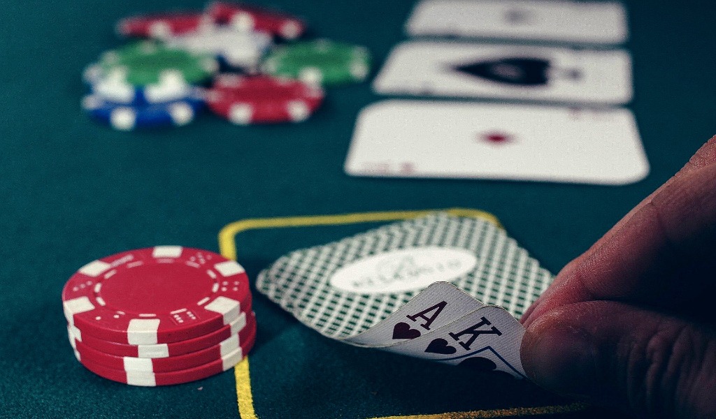 In giro alle 3 di notte (in barba ai divieti): “Siamo andati a giocare a poker”