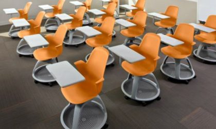 I banchi con le rotelle sono arrivati ora che la scuola è chiusa...