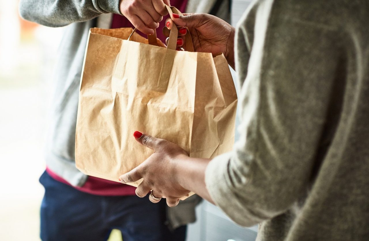 Anziani soli, ripristinata la consegna a domicilio di beni di prima necessità