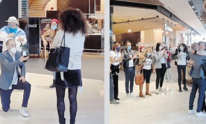Proposta di matrimonio in galleria all'Oriocenter