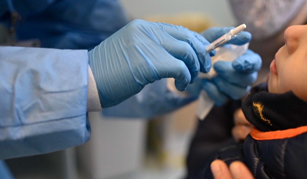 Vaccinazione antinfluenzale spray per bambini estesa fino ai 18 anni: come accedere a Pavia e provincia