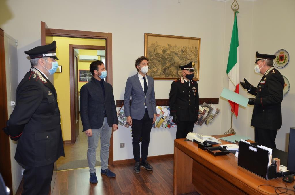 Salvano due donne da un incendio, encomio dell’Arma per due Carabinieri FOTO