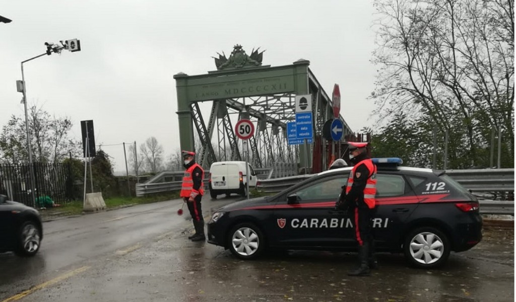 Coniugi positivi al Covid sorpresi fuori dal proprio Comune (in orario di coprifuoco): denunciati per epidemia colposa